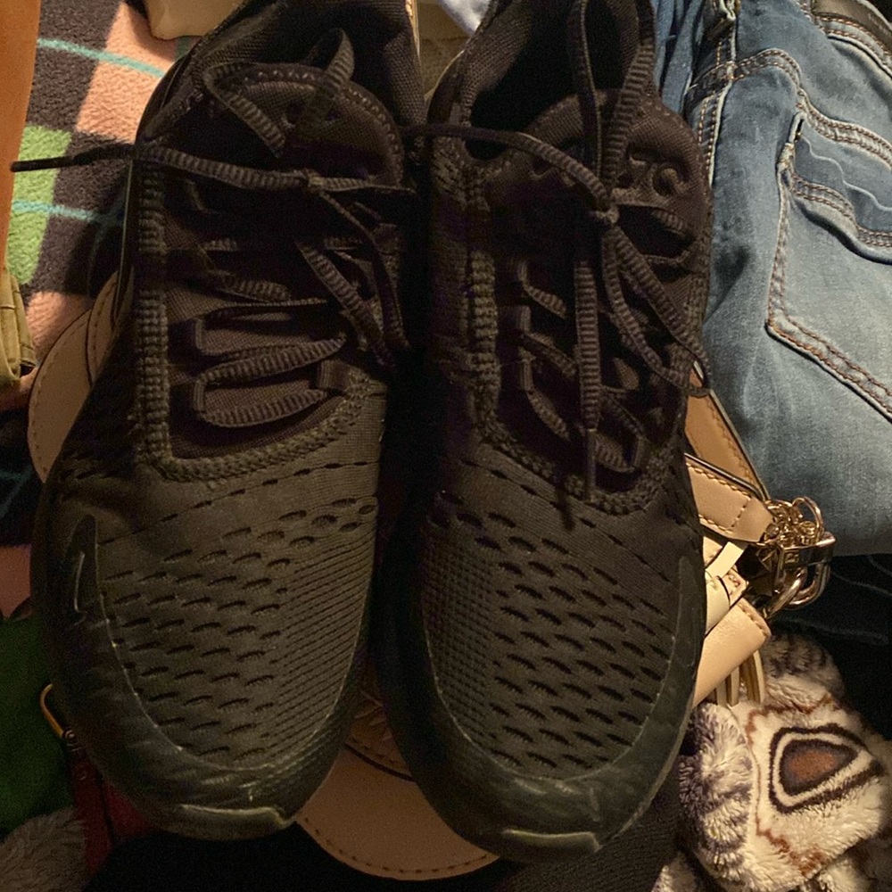 All black Nike 270 size 7Y womans 8.5